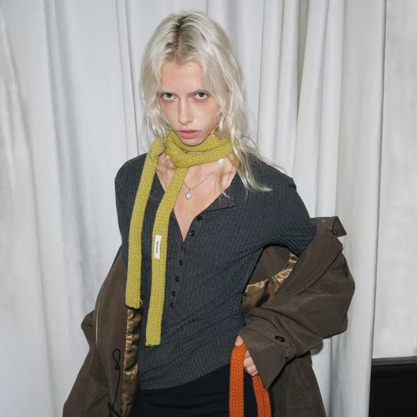 Minimalist Fine Wool Scarf — 100% Wool. 8×180 cm