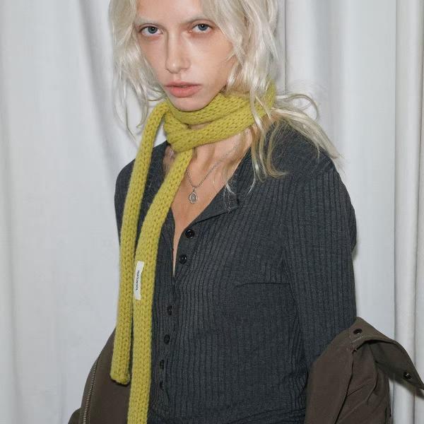 Minimalist Fine Wool Scarf — 100% Wool. 8×180 cm