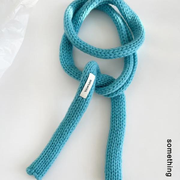 Minimalist Fine Wool Scarf — 100% Wool. 8×180 cm