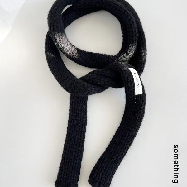 Minimalist Fine Wool Scarf — 100% Wool. 8×180 cm