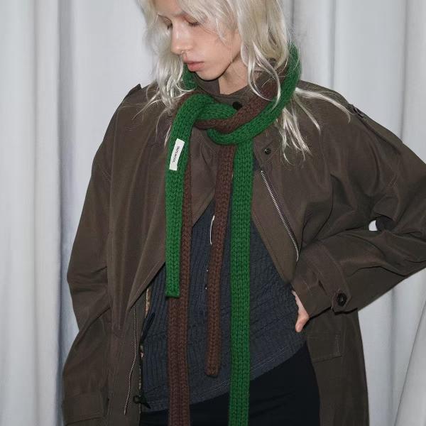 Minimalist Fine Wool Scarf — 100% Wool. 8×180 cm